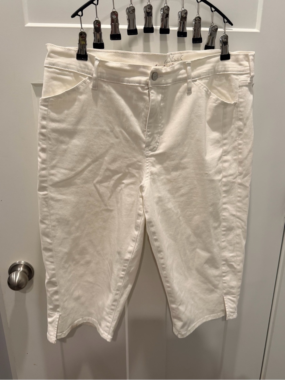 Gloria Vanderbilt White Capri Jeans Size 16 All Around Slimming Effect